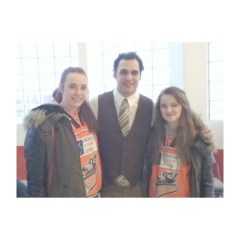 Drew Fata with Rudi (right) and her sister. (Twitter: @icehockey_gurl)